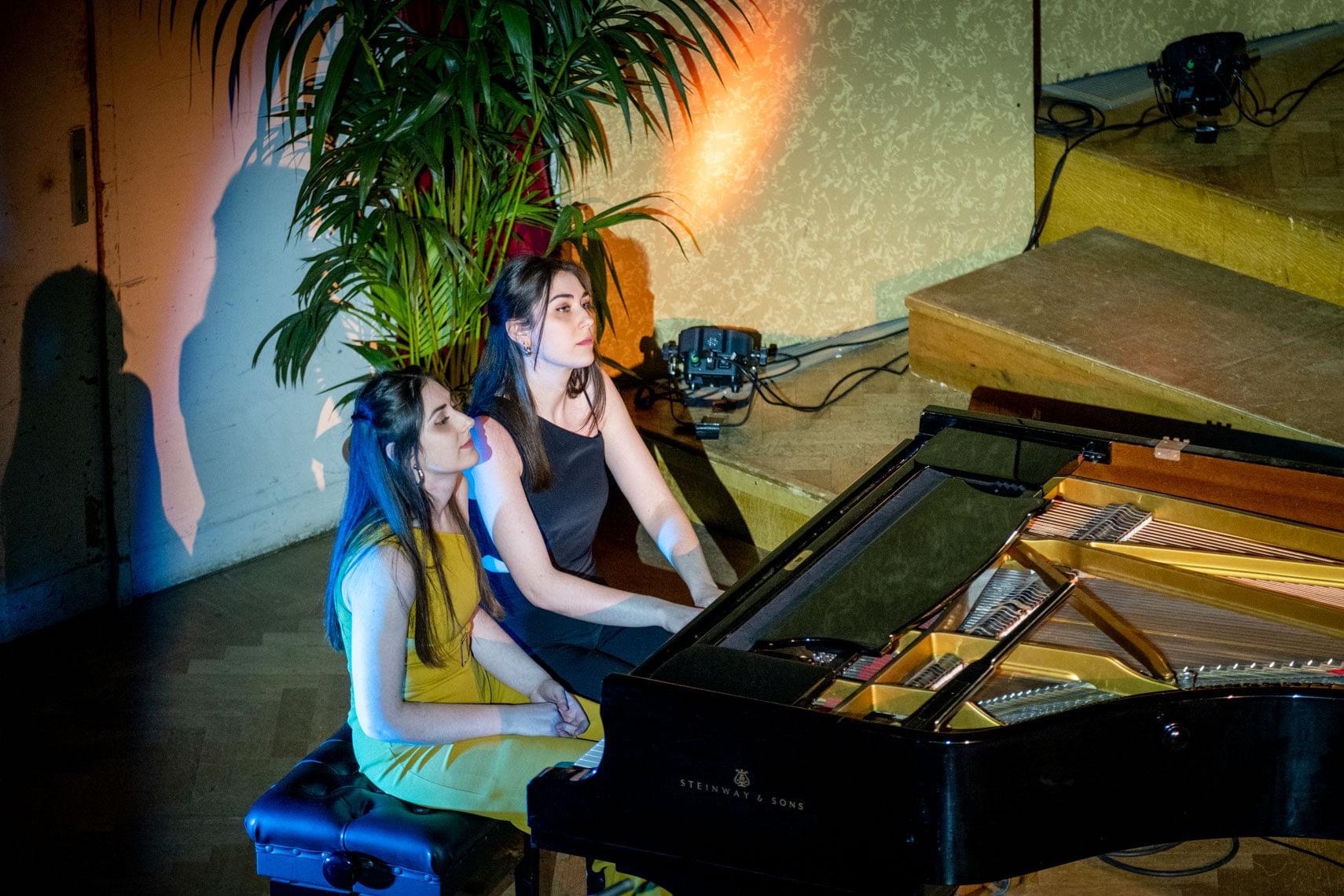 FIONA & CHIARA ALAIMO | PIANO RECITAL VIERHANDIG